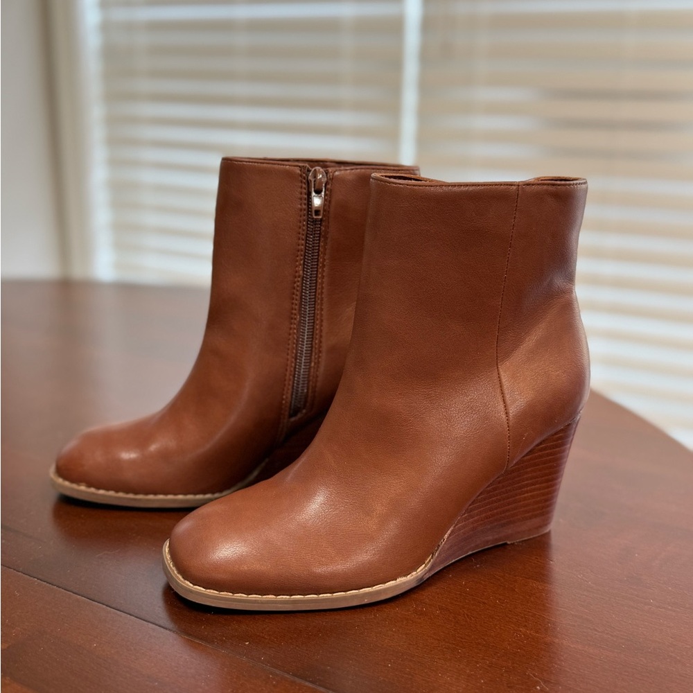 NWOT - DV by Dolce Vita Rupert Bootie - Color: Luggage - Size 6